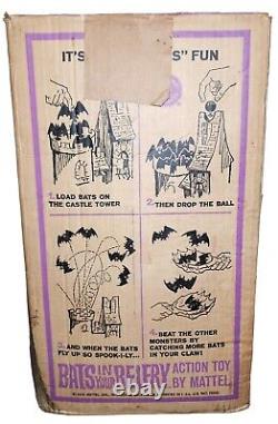 Jeu de société 'Chauves-souris vintage dans votre clocher' par Mattel, référence 5514, fabriqué aux États-Unis en 1964.