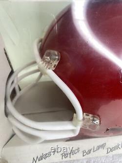 Nouveau stock ancien Fabriqué aux États-Unis Lampe de style ARKANSAS RAZORBACKS Vintage avec casque de football