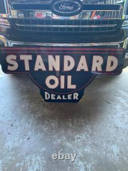 Panneau d'enseigne de style ancien, vintage et antique pour distributeur Standard Oil fabriqué aux États-Unis.